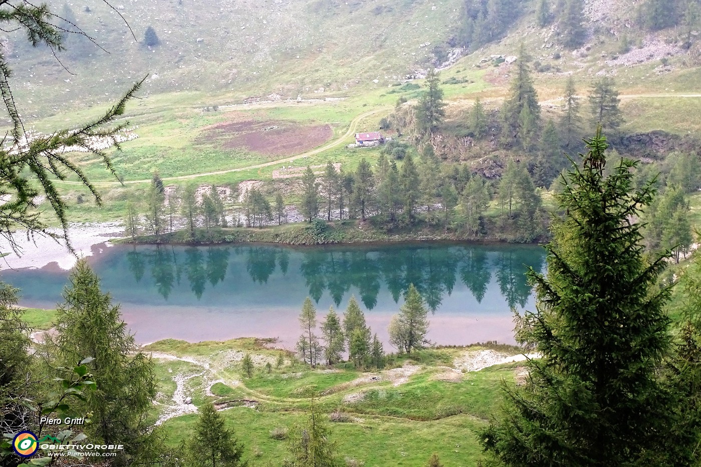 94 Sul sentiero 208,,,vista sul Lago della Cava.JPG